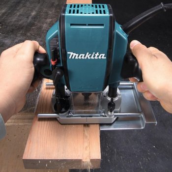 Фрезер сетевой MAKITA RP0900